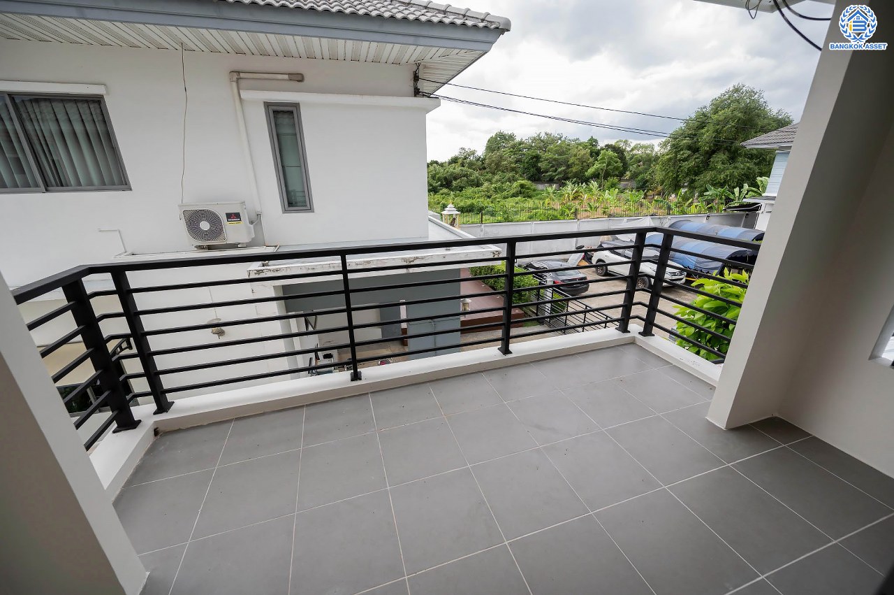 บ้านมือสองตกแต่งใหม่ โครงการ เพอร์เฟคเพลส แจ้งวัฒนะ-ปากเกร็ด เนื้อที่ 54 ตร.ว. ฟังก์ชัน 3 ห้องนอน 3 ห้องน้ำ จอดรถได้ 2 คัน รองรับทุกการอยู่อาศัย บนทำเลศักยภาพ ใกล้เซ็นทรัลแจ้งวัฒนะ รถไฟฟ้าสายสีชมพู "สถานีปากเกร็ด" และเชื่อมสู่แจ้งวัฒนะและทางด่วน "ศรีรัช"...